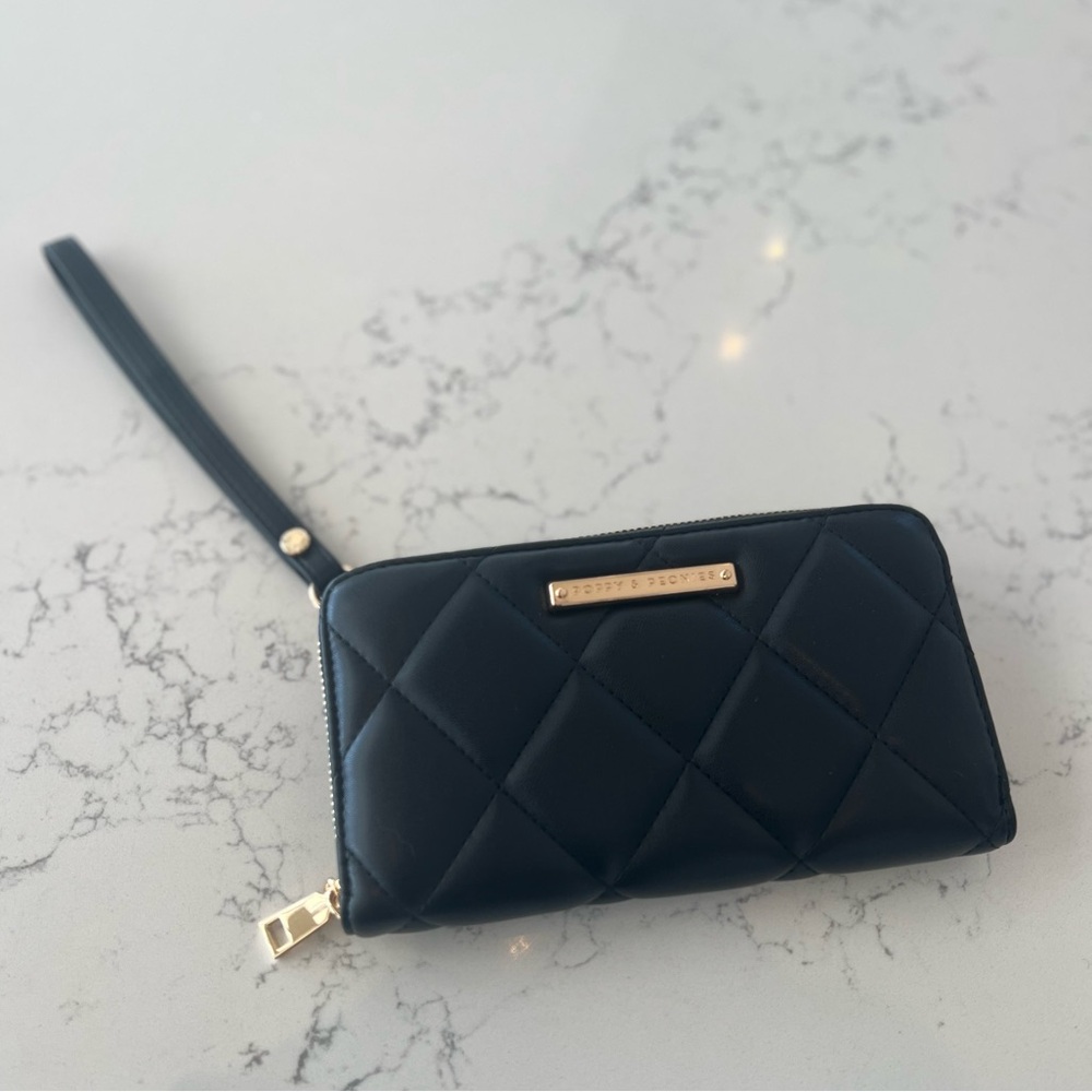 POPPY & PEONIES Quilted Vegan Leather Clutch in Black